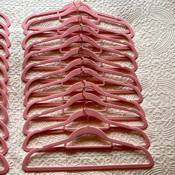 Pink velvet and rose gold hangers 24 pack - Picture 7 of 7